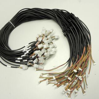 Round cables with connectors