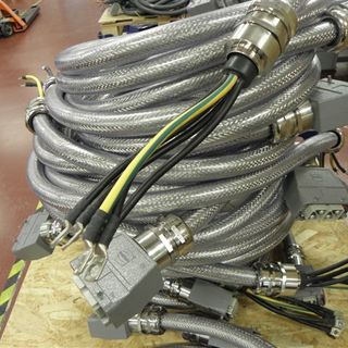 Round cables with Harting-connector and ring cable lugs